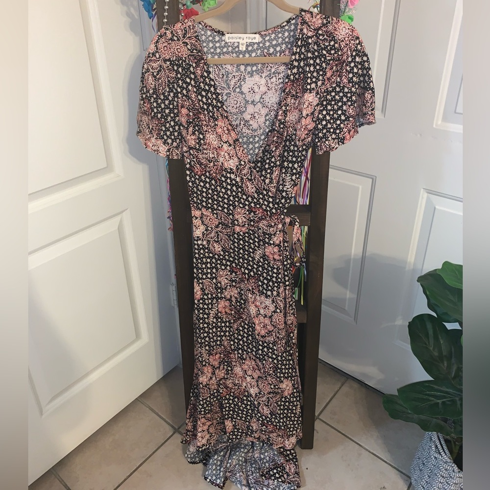 Like New. Wrap Dress. V-Neck.